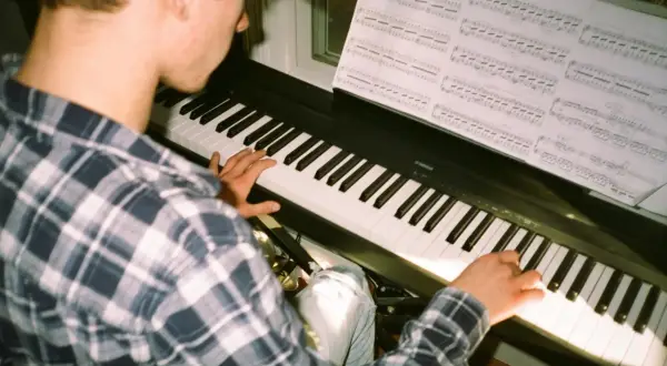 Gdzie kupić struny do pianina? Sprawdź najlepsze opcje i koszty