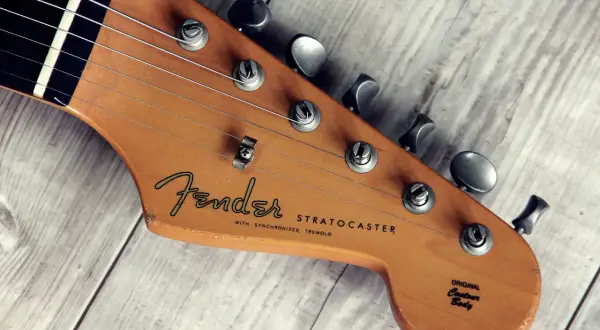 Jak powstaje gitara elektryczna? Odkryj sekrety lutnictwa!