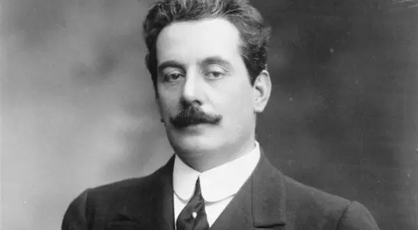 Giacomo Puccini, kompozytor, który napisał opery takie jak "Cyganeria" i "Tosca", na portrecie.