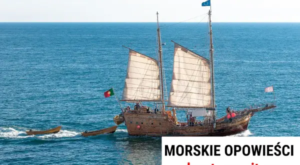 Żaglowiec z portugalską flagą na morzu, jak z morskie opowieści. Dwie łodzie towarzyszą mu w rejsie.